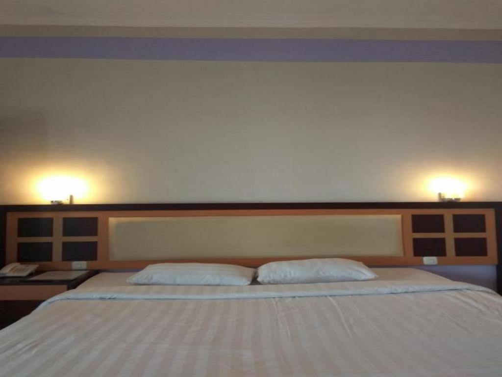 Graha Hotel Sragen Buitenkant foto