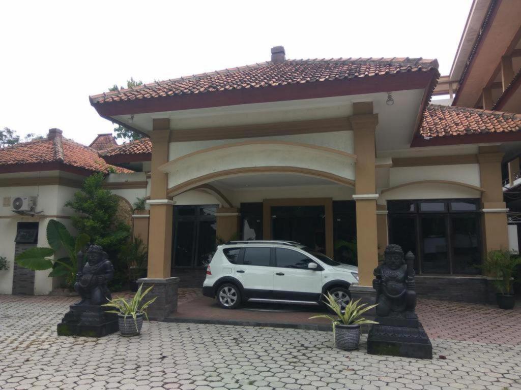 Graha Hotel Sragen Buitenkant foto
