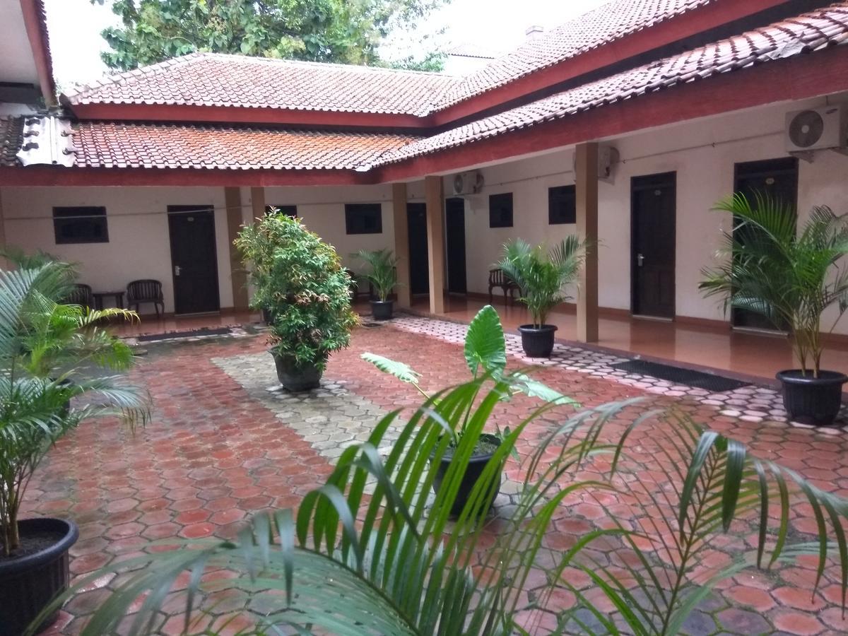 Graha Hotel Sragen Buitenkant foto