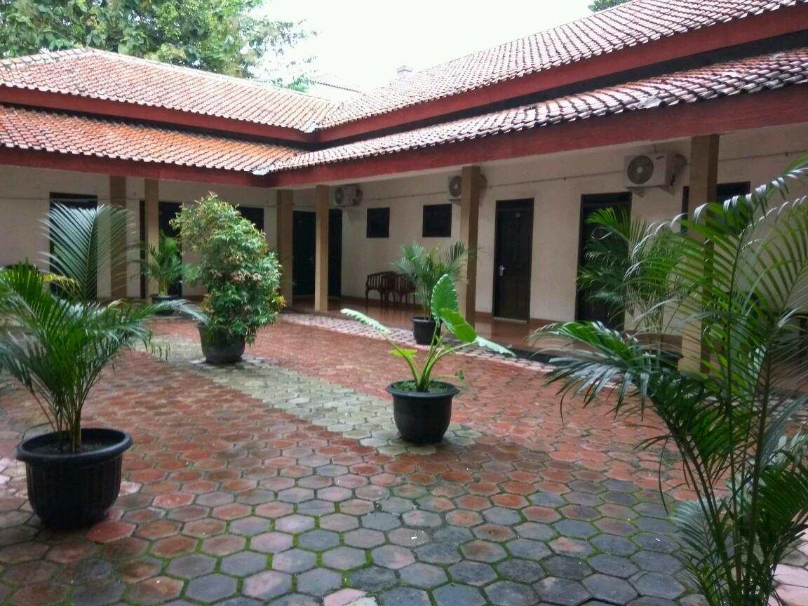 Graha Hotel Sragen Buitenkant foto