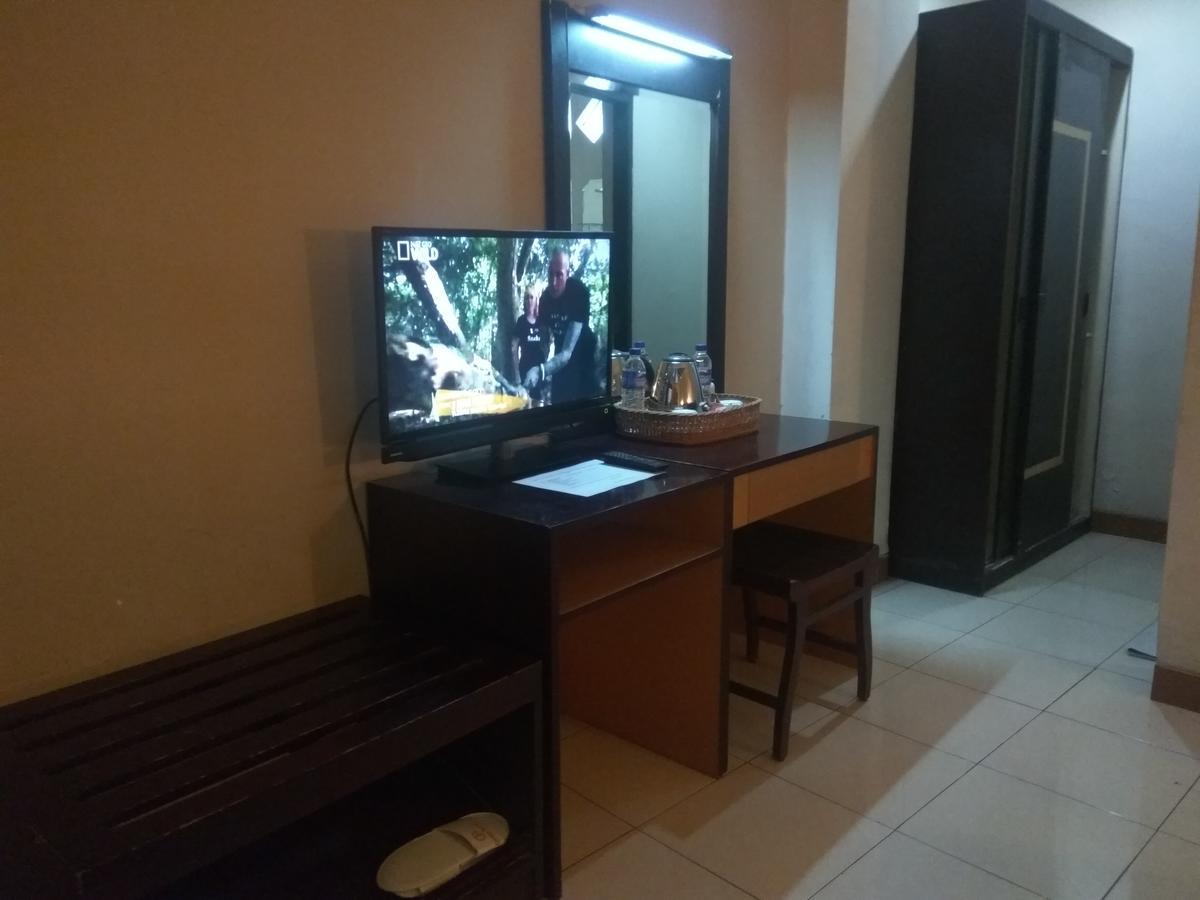 Graha Hotel Sragen Buitenkant foto