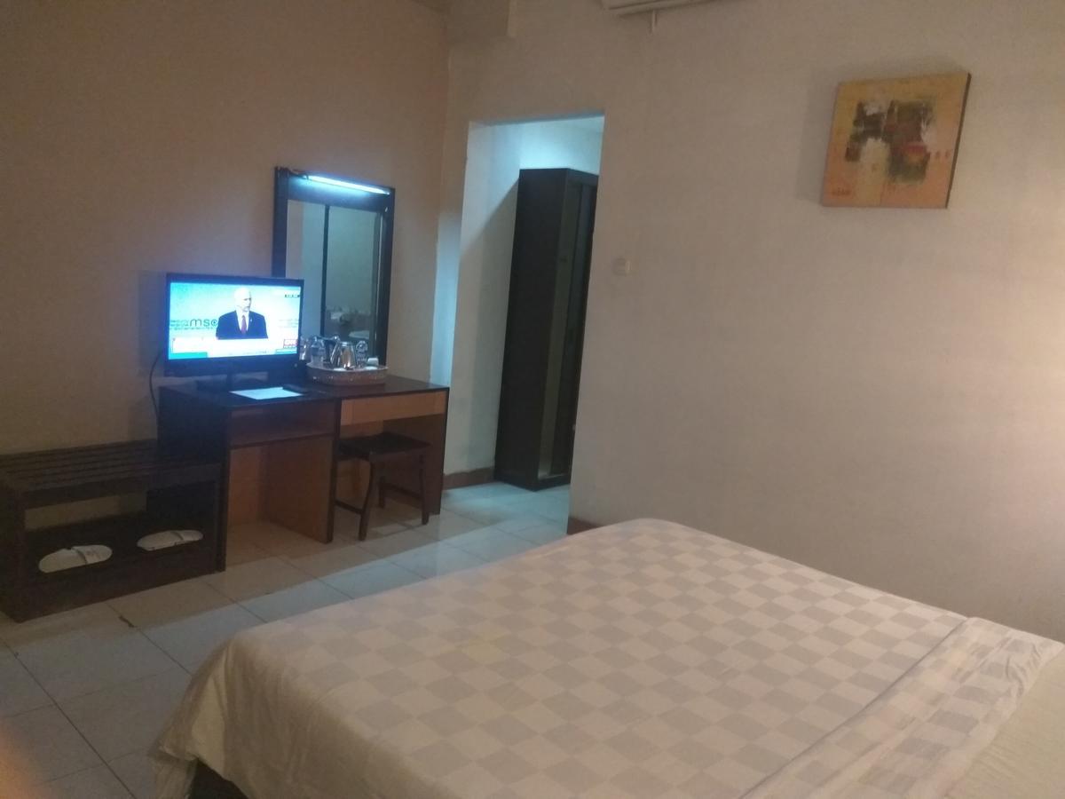 Graha Hotel Sragen Buitenkant foto