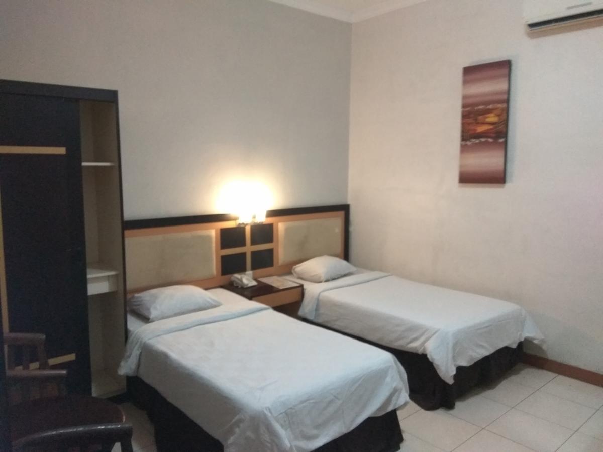 Graha Hotel Sragen Buitenkant foto