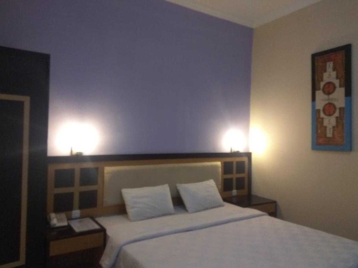 Graha Hotel Sragen Buitenkant foto