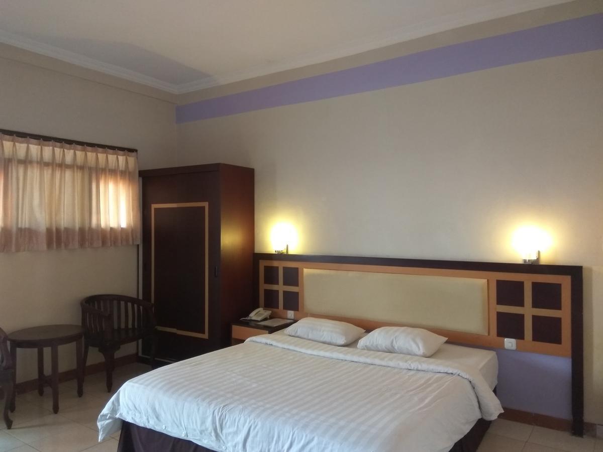 Graha Hotel Sragen Buitenkant foto